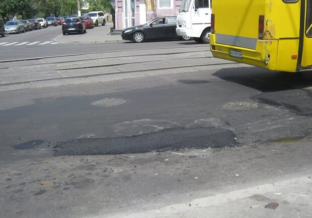 Новость - Транспорт и инфраструктура - Перемога: "Киевавтодор" заставил ремонтников асфальтировать дорогу заново