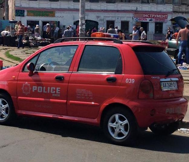 Новость - Транспорт и инфраструктура - Фотофакт: в Киеве появились красные машины полиции