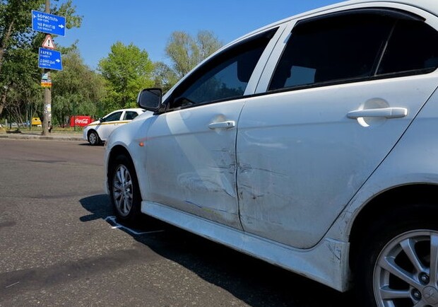 Новость - События - В Киеве патрульная машина врезалась в авто с беременной
