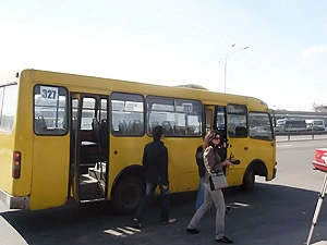 Транспорт частников намерены заменить муниципальными автобусами и троллейбусами.
Фото с сайта kp.ua