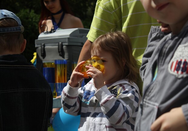Новость - Досуг и еда - ПанночкиUA и "Таблеточки" в центре Киева собирали деньги больным детям