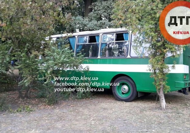 Новость - События - На Голосеево автобус со студентами врезался в электроопору