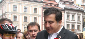 Михеіл Саакашвілі гуляє вулицями Львова