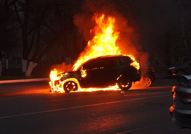Новость - События - На Лесном ночью устроили массовый поджог машин