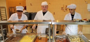 Експеримент: у Львові і Одесі меню для військових почав складати комп'ютер