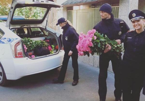 Новость - События - Женщинам будут дарить цветы: сегодня в Киеве стартует акция "Розовый патруль"