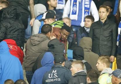 Новость - События - Киевское "Динамо" могут наказать за избиение фанами темнокожих болельщиков во время матча с "Челси"