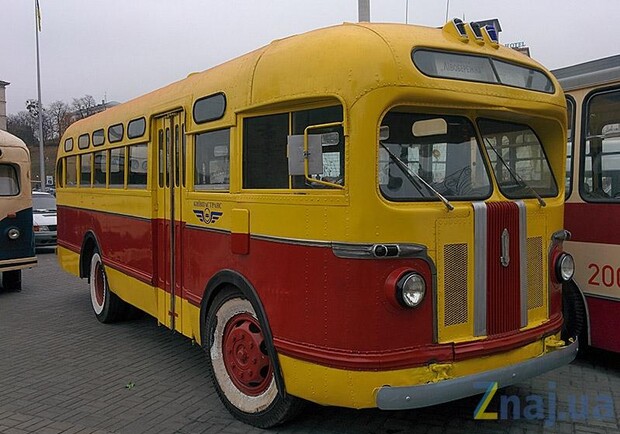 Новость - Досуг и еда - В центре Киева появились винтажные троллейбусы