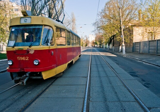 Новость - События - Туда лучше не ехать: на Подоле встали трамваи