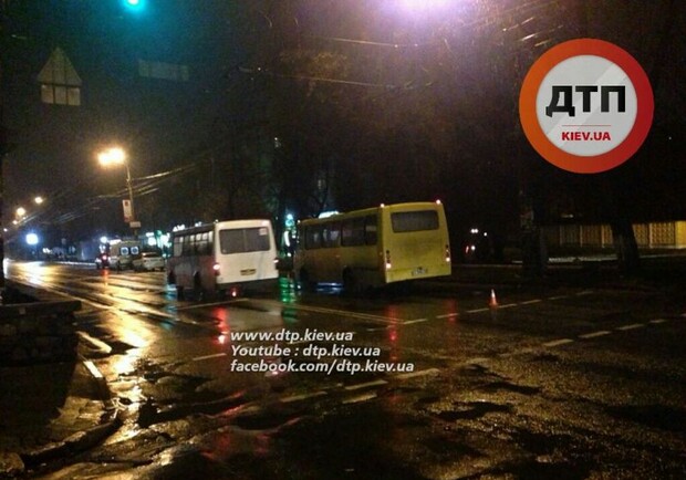 Новость - События - В Киеве водитель маршрутки сбил двух пешеходов