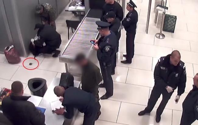 Новость - События - Хотел пронести на борт: в аэропорту "Киев" задержали мужчину с гранатой