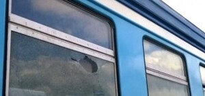 Пассажирка электрички чуть не лишилась зрения из-за хулигана