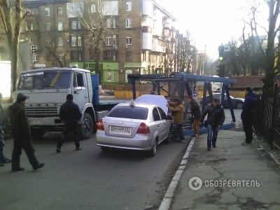 Новость - События - Туда лучше не ехать: на Голосеево на машину упал кран