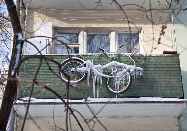 Новость - События - Эпично: на Дарнице воры украли велосипед с балкона на 5-ом этаже