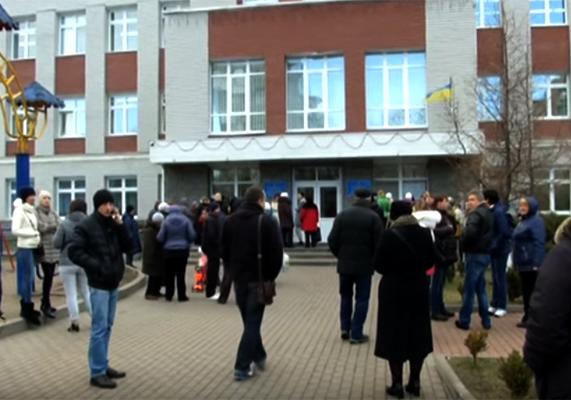 Новость - События - Вендетта по-киевски: в столичной школе бабушка старшеклассницы побила учительницу