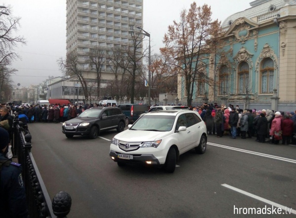 Новость - Транспорт и инфраструктура - Улицу в центре Киева перекрывали митингующие