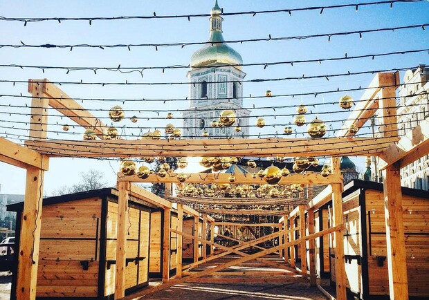 Новость - События - В центре Киева появились бесплатные горки и аллея шампанского