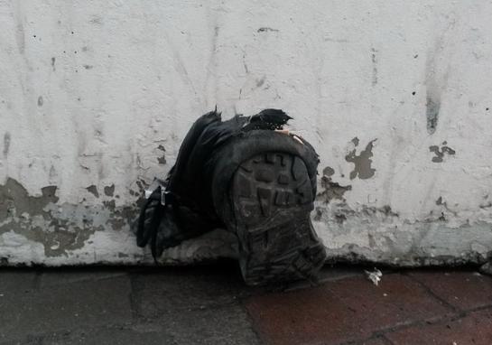 Новость - События - На Леси Украинки из-за аварии бетонный блок упал на ногу пешеходу