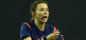 Харьковчанку признали лучшим футбольным арбитром мира