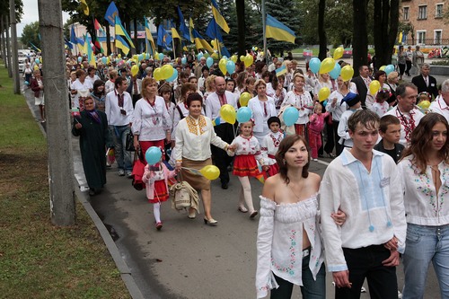 Вышитыми рубахами улицы запестрят 12 сентября. Фото с сайта: http://politforum.com.ua