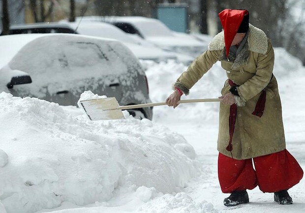 Новость - События - Снежный коллапс в городе: киевлян просят оставить машины дома и убрать их с дорог