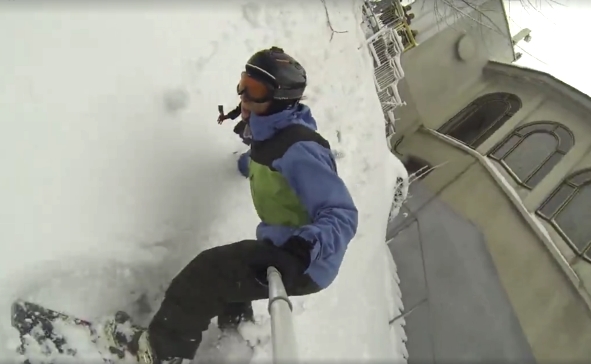 Новость - События - Видео дня: сноубордист спустился по горке возле фуникулера