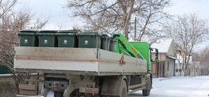 В частном секторе Симферополя раздают персональные мусорные баки [Фото]