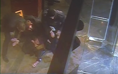 Новость - События - В Киеве мужчина перерезал себе вены в обувном магазине. Видео