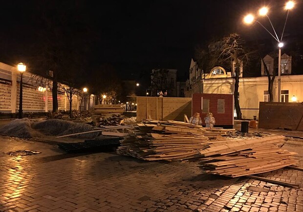 Новость - События - Фотофакты: Михайловская площадь до сих пор не убрана после ярмарки