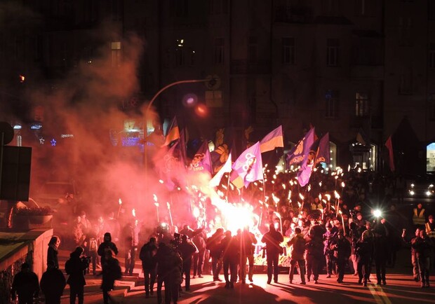 Новость - События - Как это было: в Киеве прошло факельное шествие в честь героев Крут