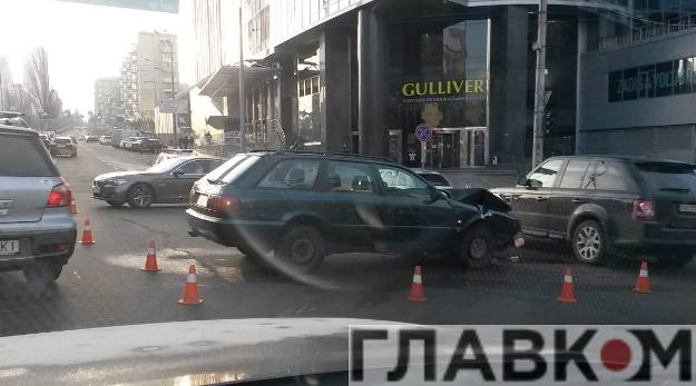 Новость - События - Туда лучше не ехать: из-за аварии в центре Киева образовалась пробка