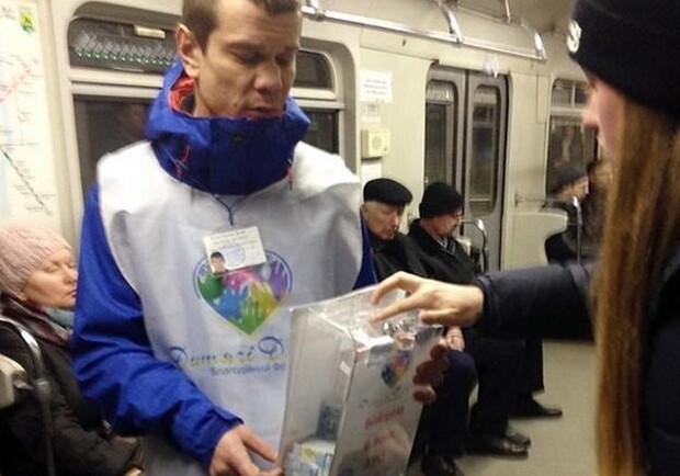 Новость - События - В вагонах метро будут призывать не давать деньги псевдоволонтерам с ящиками