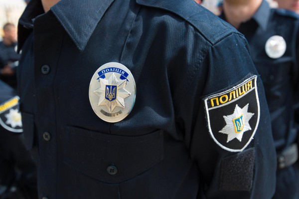 Новость - События - Ну бывает: женщина в Киеве укусила полицейского