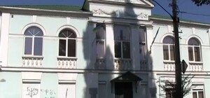 В Симферополе неизвестные сломали двери и окна в здании Меджлиса