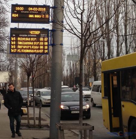 Новость - Транспорт и инфраструктура - Как это выглядит: на киевских остановках появились информационные табло