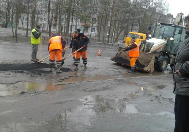 Новость - Транспорт и инфраструктура - Подпиши петицию: в Киеве предлагают запретить неэффективный ремонт дорог