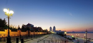 Фотофакт: Оболонскую набережную оккупировали мобильные кофейни