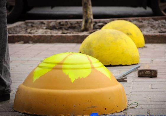 Новость - События - Как это выглядит: в Киеве установили новые антивандальные полусферы