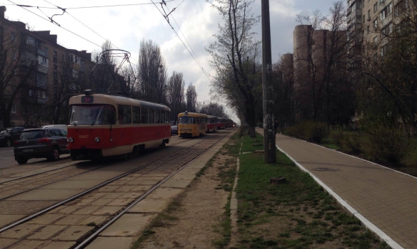 Новость - События - Туда лучше не ехать: на Дегтяревской стоят трамваи