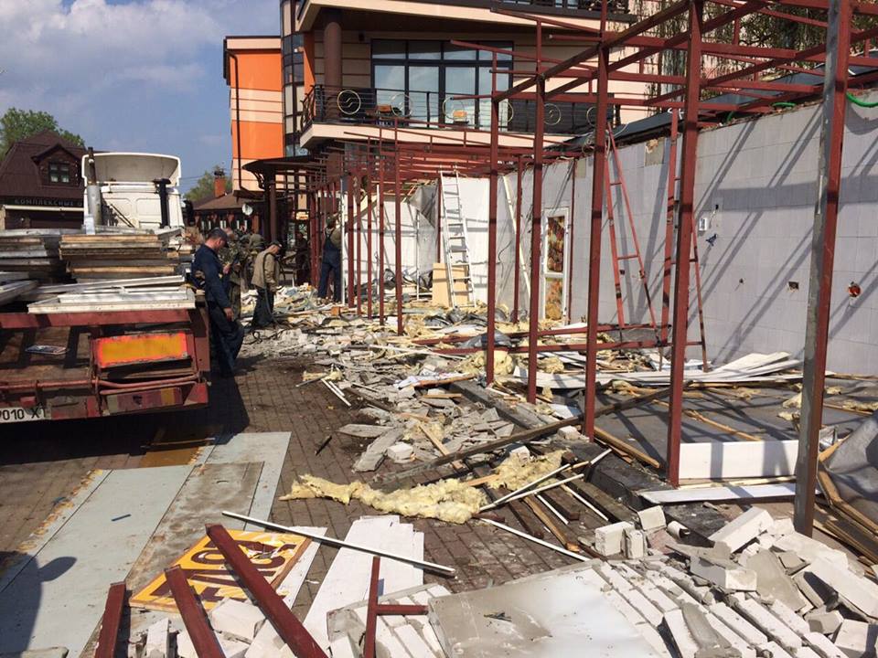 Новость - События - На Гидропарке начали демонтировать незаконные объекты