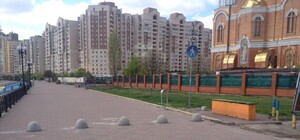 Приятно посмотреть: Оболонскую набережную очистили от автокофеен