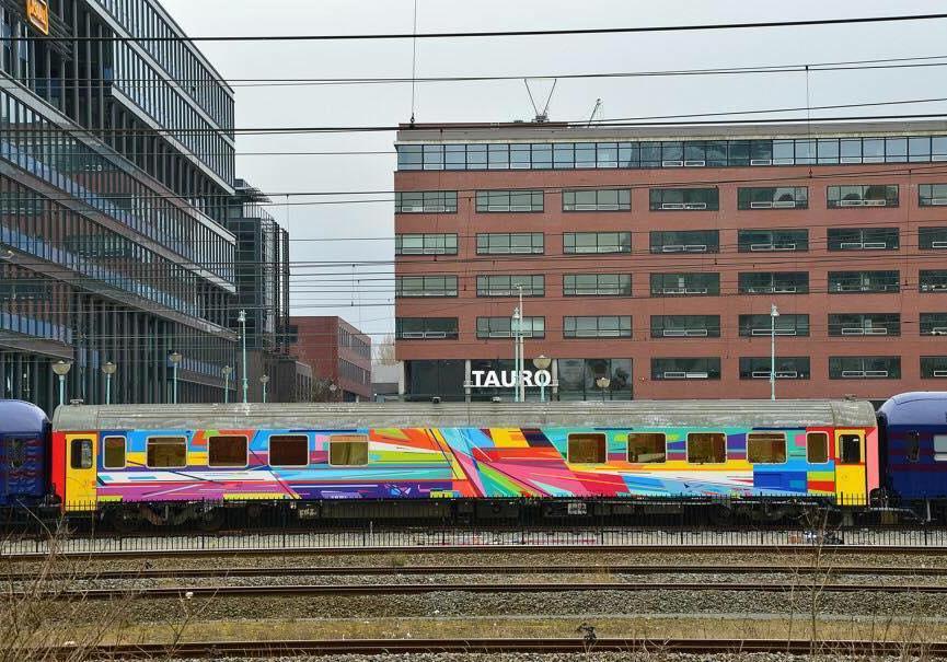 Новость - События - Как это будет: в Киеве известный художник полностью разрисует вагон метро