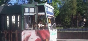 Львівські трамваї і тролейбуси сьогодні курсують з новою символікою