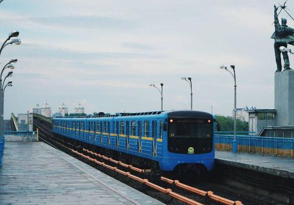 Новость - Транспорт и инфраструктура - Метро в Киеве может остановиться из-за российского кредитора