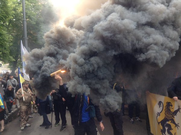 Новость - События - Туда лучше не ехать: в центре Киева протестующие перекрыли дорогу