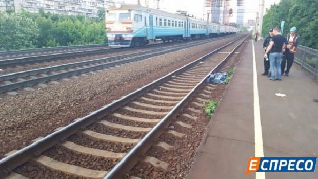 Новость - События - В Киеве поезд насмерть переехал девушку