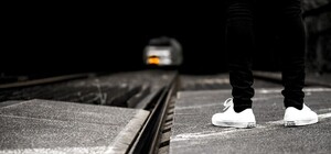 Под Днепром парня убило током на железной дороге