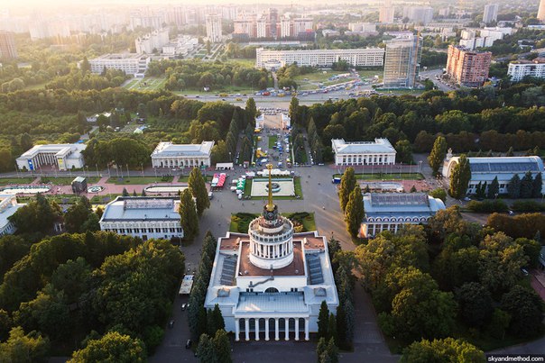 Новость - События - В Киеве в парке развлечений на ВДНХ вандалы сломали детские качели