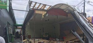 Возле метро 