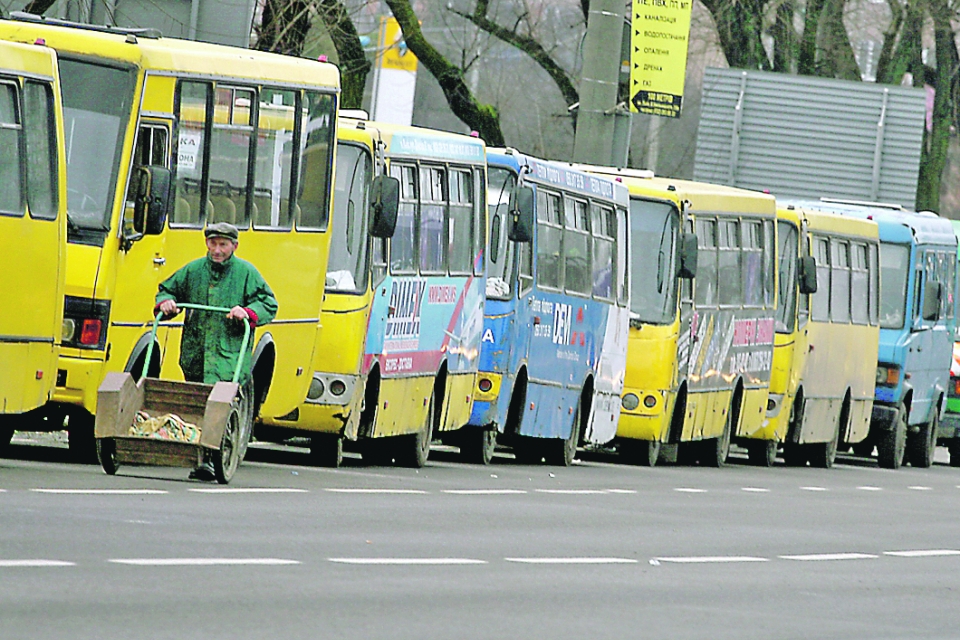 Новость - Транспорт и инфраструктура - Обещают не выйти на работу: в центре Киева митингуют маршрутчики